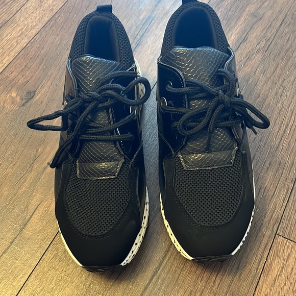 Qupid black and white fashion sneaker size 8 - Picture 7 of 9